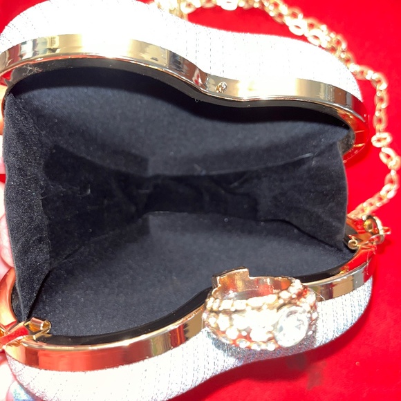 NIP Silver Sparkling Fabric Heart Evening Bag - Picture 3 of 3